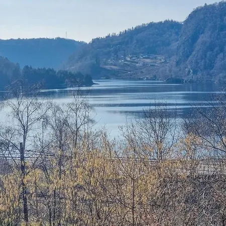 Feriehus - * Lyngdal